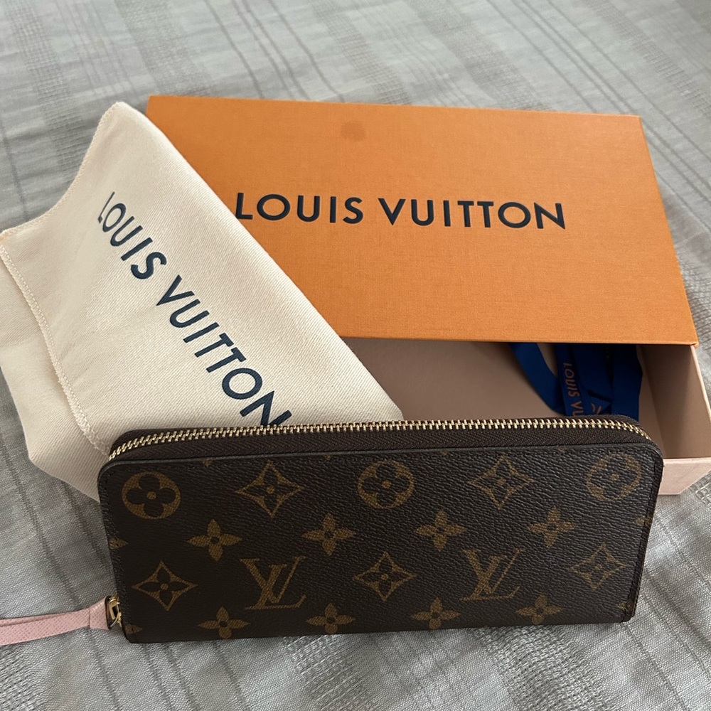 Louis Vuitton Clémence Monogram Women's Wallet - Rose Ballerine (authentic)